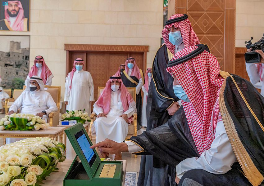 image of أمير الباحة يدشن مشروع زيادة حصة المنطقة من مياه التحلية